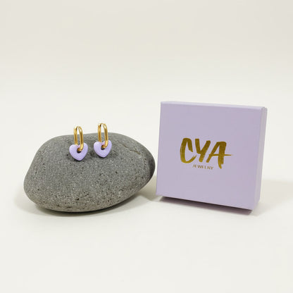 עגילי חישוק אובלי צ׳ארמ לב היפי סגול