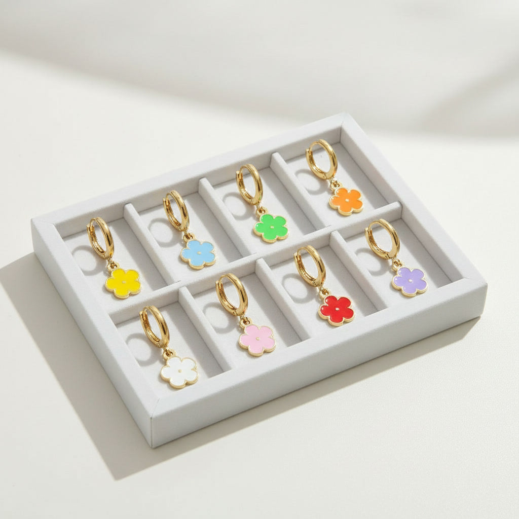 עגיל חישוק עם צ׳ארמ פרח