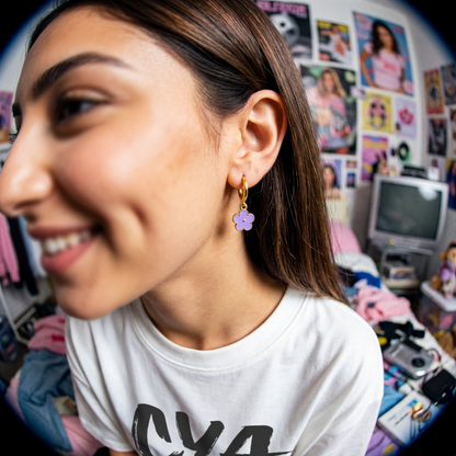 עגיל חישוק עם צ׳ארמ פרח