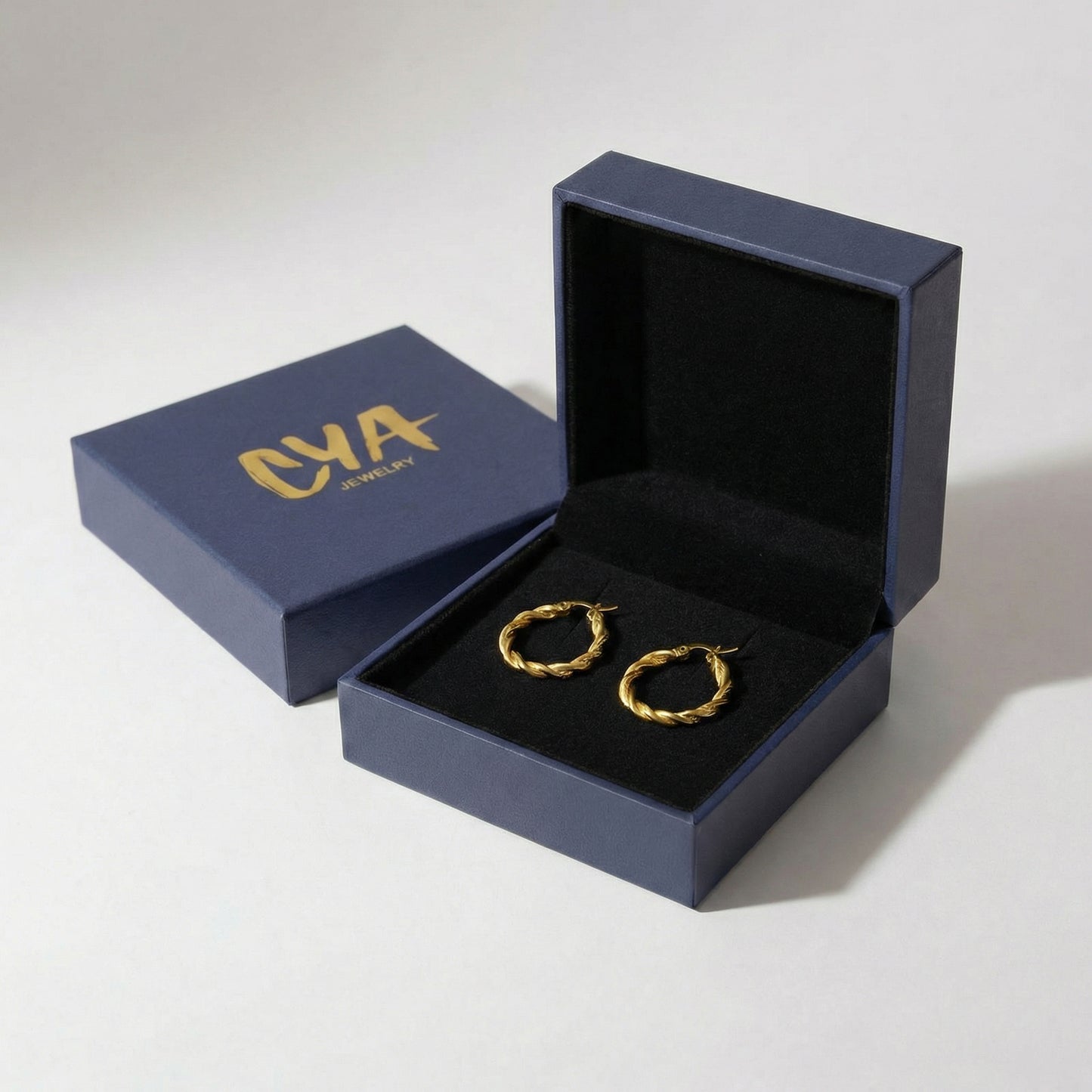 עגילי חישוק מסולסלים