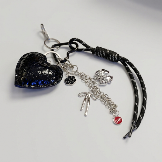 מחזיק מפתחות לב שחור